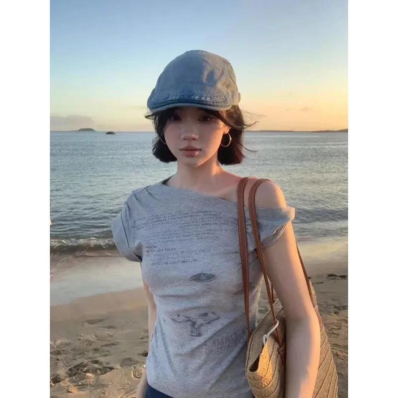

Women‘s Letter Print T-Shirt, Slim-fit Short Sleeve Tees, Casual Style 2025, Slash Neck Street Wear 2025