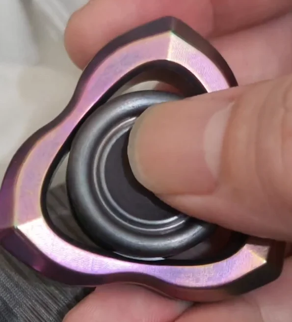 Used EDC NEWBEE Wu Rainbow Bee fidget spinner metal decompression toy