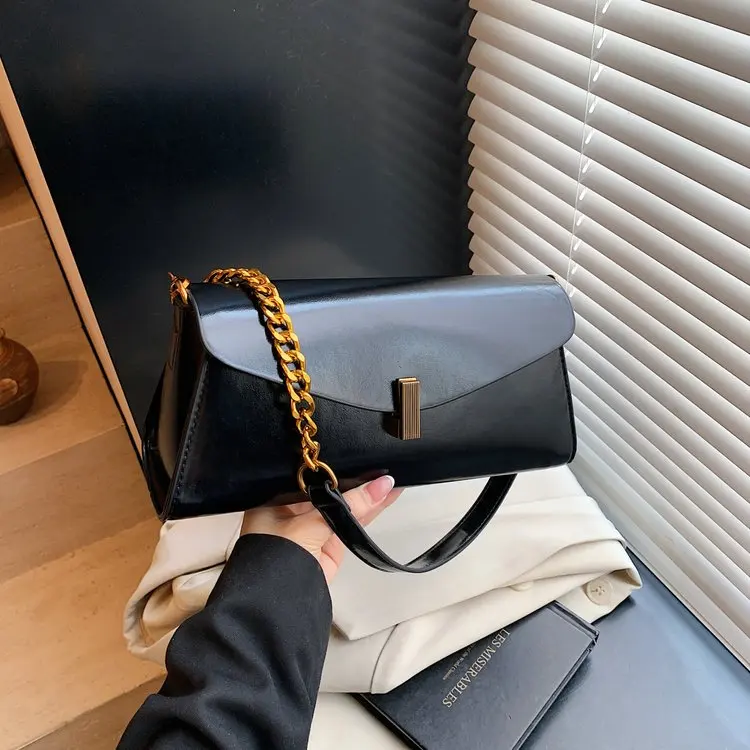 

2025 Autumn 616 New Messenger Bag Fashion Classic Temperament Fashion Versatile Simple Commuter Bag Handbag