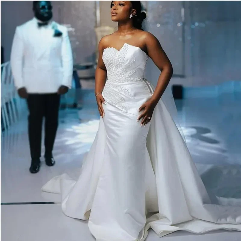 

Свадебные платья с блестящим жемчугом в африканском стиле, атласное плиссированное свадебное платье в стиле кантри со съемным шлейфом по индивидуальному заказу