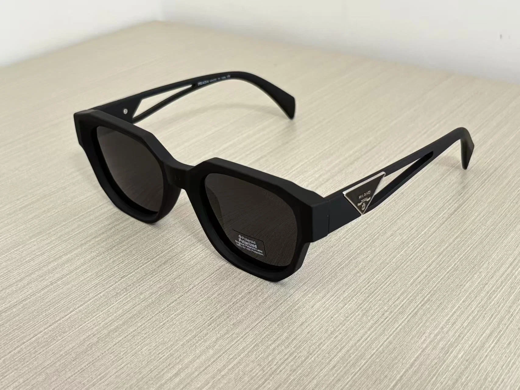 

Black Fashion Sunglasses, Unisex Polarized Lens 100% UV Protection, Lightweight Classic Design for Men Women Motorcycle Glasses