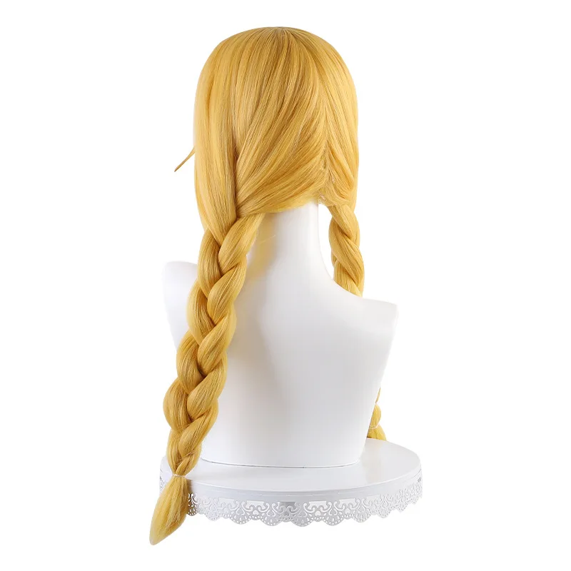 Party-goer Zhuge Kongming in een cosplay van Tsukimi Eiko met een pluizig gevlochten kapsel Tsukimi Eiko pruiklook