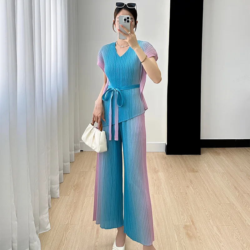 

Miyake Gradient Fashion Set Summer Short Sleeve Lace Up Top Age Reducing Wide Leg Trouser Fold Two Piece Set Loose 2023 New