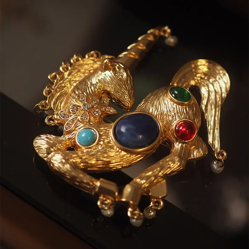 

2023 New Pearl Vintage Brooch Vintage Horse Lapis Lazuli Unicorn Brooch Men and Women Jewellery