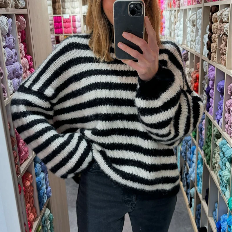 

2025 Autumn Fashion Design Sense Niche Sweater Women Stripe Sweater Streetwear Long Sleeve Knitted Tops Female Loose Pullover