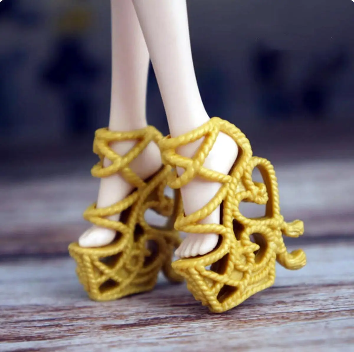 Scarpe da bambola Monster originali Giacca con gonna e maglietta per abbigliamento su un solo lato