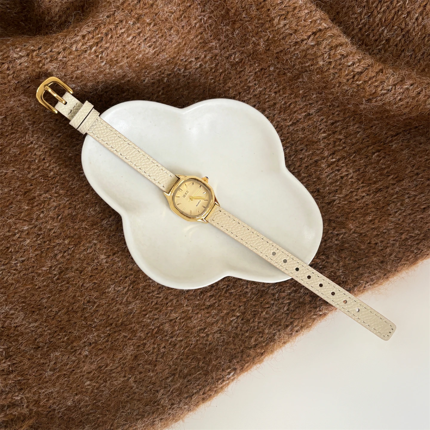 

New Korean-style design polygonal women's watch, light luxury fashion quartz watch, women's accessory, birthday gift.