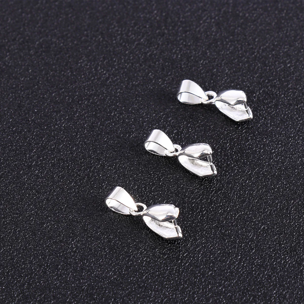 

50Pcs 20mm Metal Pinch Clip Bail Bead Pendant Connector Mini Ring Buckle for DIY Jewelry Making Necklace Bracelet Anklet