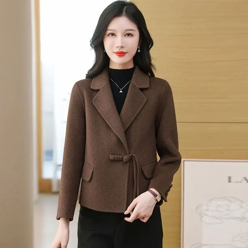 معطف صوفي أنيق للنساء لخريف وشتاء 2026 سترة صوف جديدة على الطراز الغربي بدلة الأم بياقة خارجية معطف خارجي وطني للسيدات