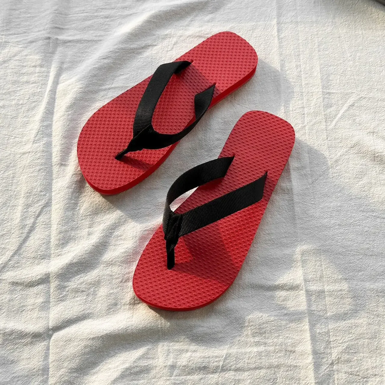 

Ярко-красные шлепанцы на подошве, тапочки на плоской подошве для женщин и мужчин, туфли-лодочки на толстой подошве, повседневные пляжные шлепанцы для отдыха, парная обувь, лето 2023 г.
