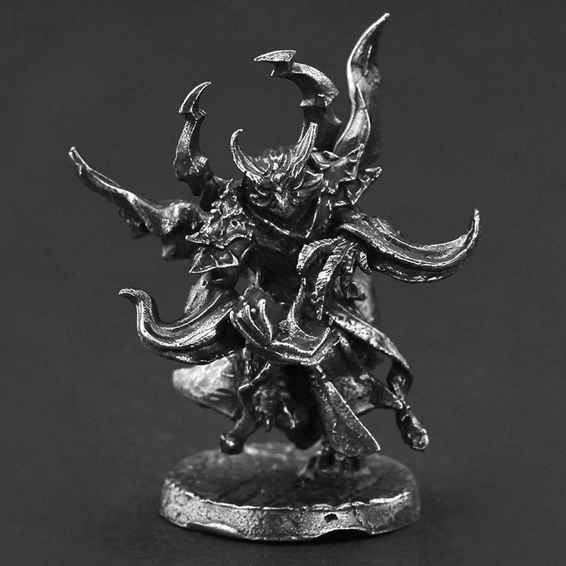 Metallo Evil Eye Griffon Guerriero Soldato Modello Action Figures Gioco da tavolo Pezzo Desktop Interni auto Accessori per ornamenti in miniatura