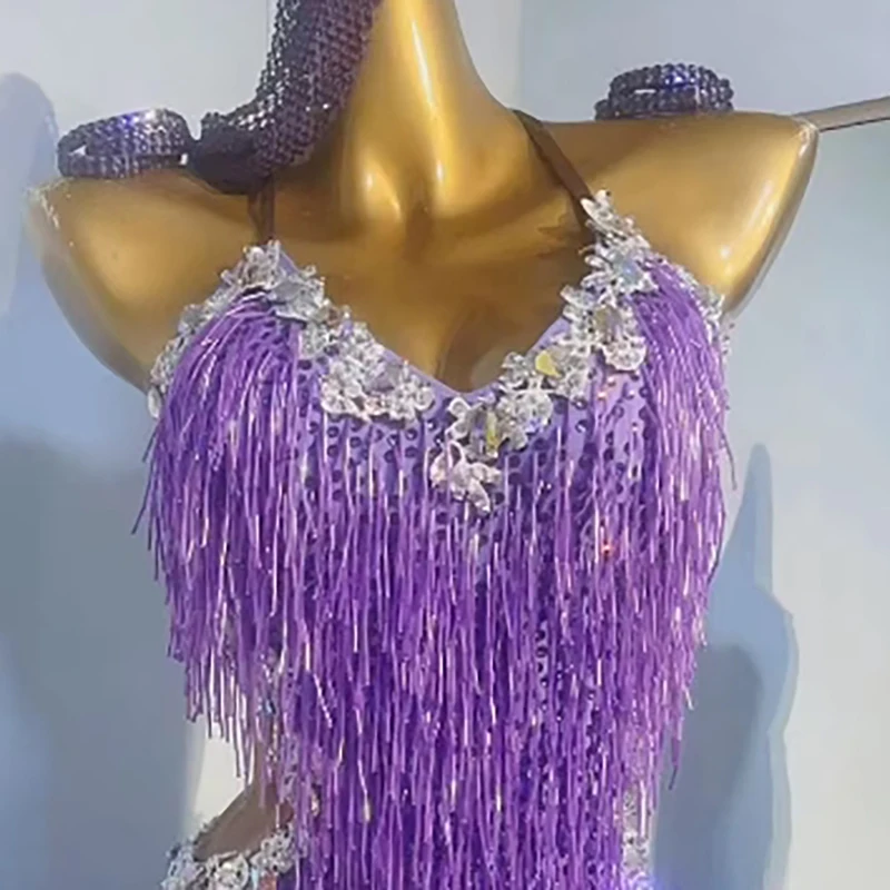 

Женское высококачественное платье для соревнований по латинским танцам на заказ с золотыми бусинами и кисточками на бретельках для выступлений в самбе со стразами