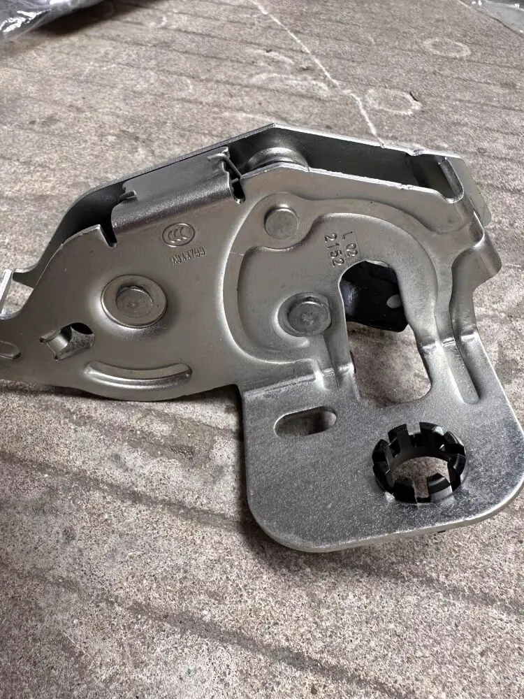 SAIC Maxus V90 Tailgate Lower Lock, Rear Door Lock Latch, Tailgate Stopper, Door Stopper Block, Buffer Bumper