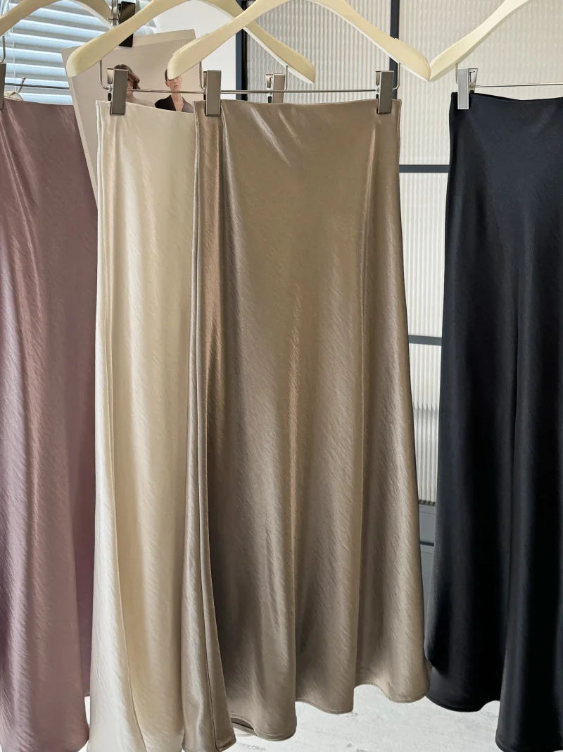 Fischschwanzrock aus Acetat-Satin für Damen, 2025, Temperament, schlicht, drapiert und dünnes Gesäß, ein Wort, mittlerer und langer Rock