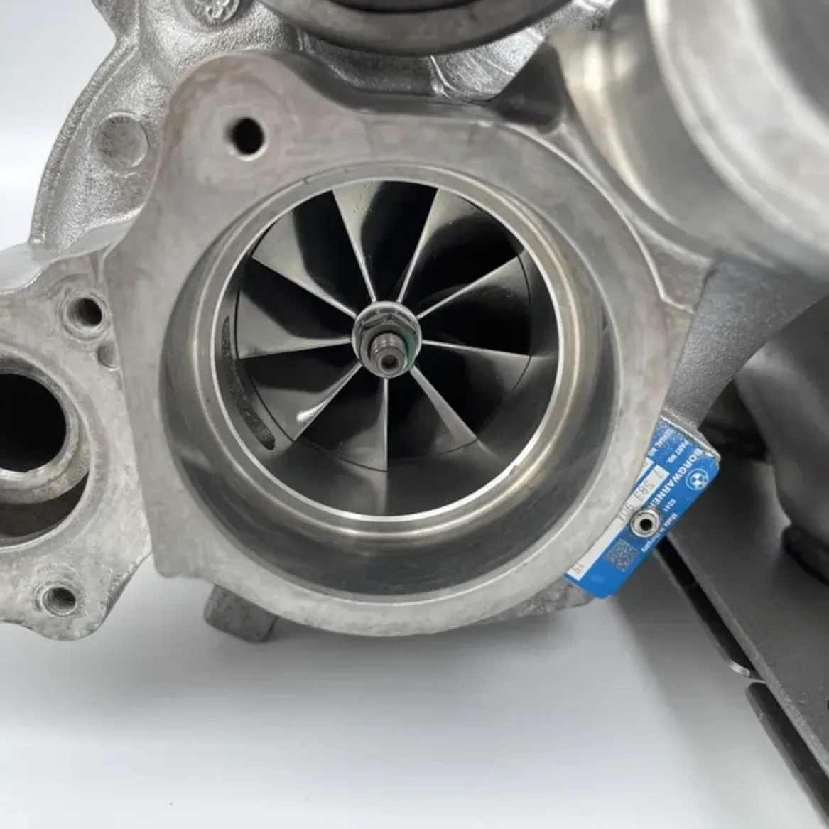 

Для BMW N55B30A Обновление гибридных турбокомпрессоров, новое состояние 11657583904 11657583908, керамический турбоподшипник с шарикоподшипником для N55B30A En