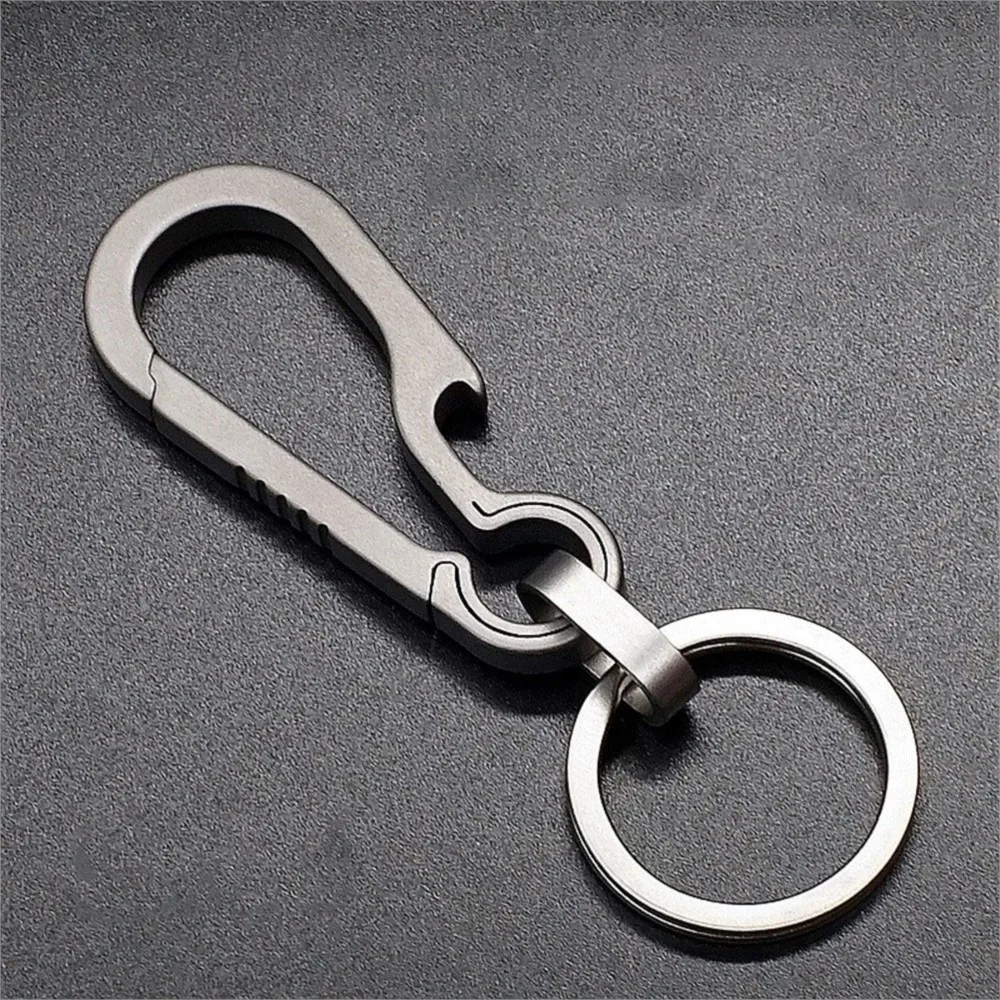 LLavero de aleación de titanio con hebilla de Tiranio, accesorios colgantes para llavero de coche con abridor de botellas, herramientas para exteriores, 1 ud.