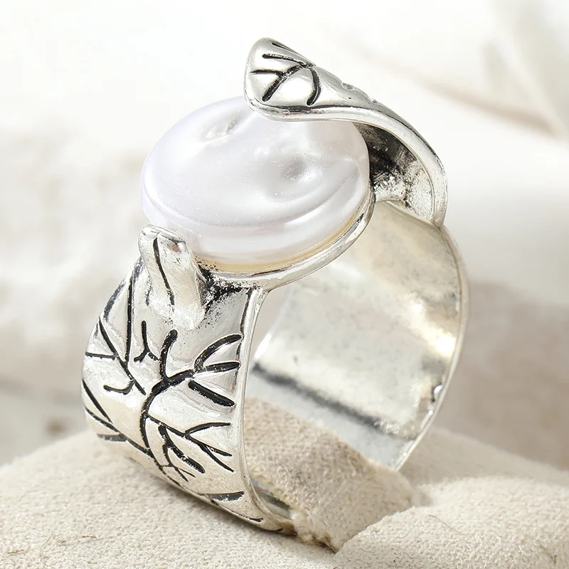 Ladies' Bohemian Style Vintage Ring Hand Carved Relief Branches Leaves Design Ring Fresh Rural Style Casual Jewelry