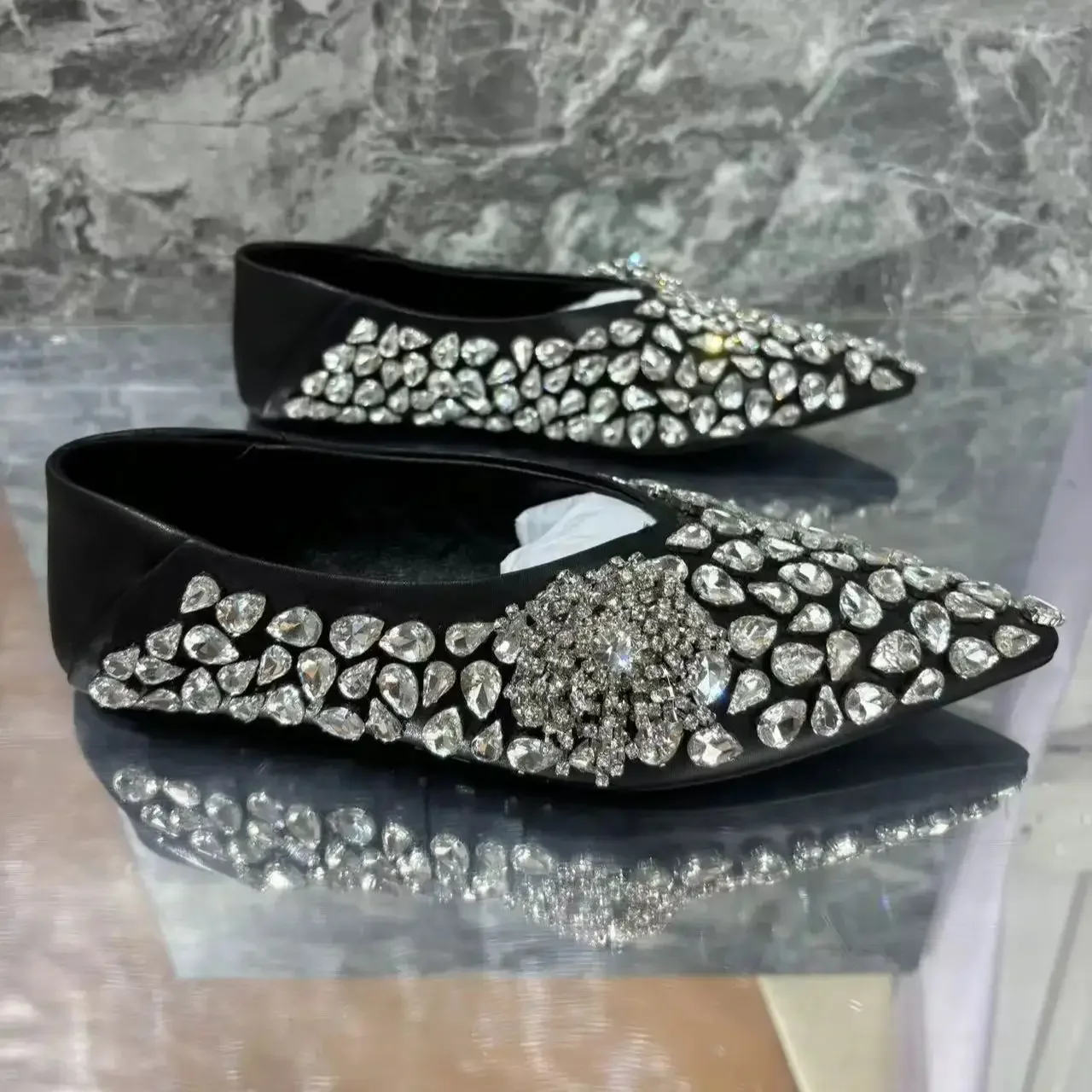 

Pointed Toe Flat Sole Shallow Chaussures Female Leisure Large Rhinestones Flower Inlaid On Black Fabric Women's Single Shoes New