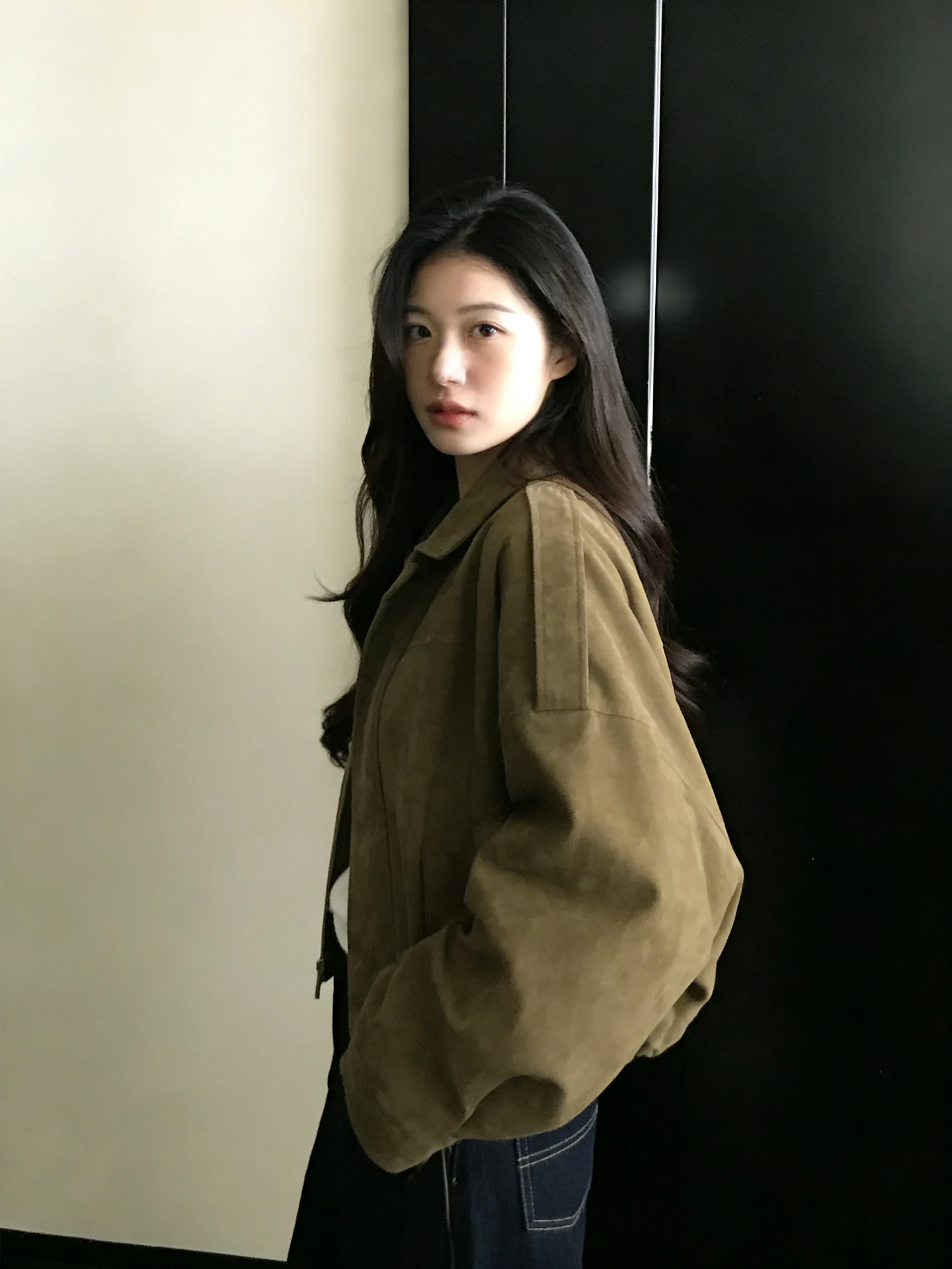 Chaqueta de cuero estilo retro americano para mujer, nueva colección de primavera, con dobladillo plisado, abrigo corto de exterior.