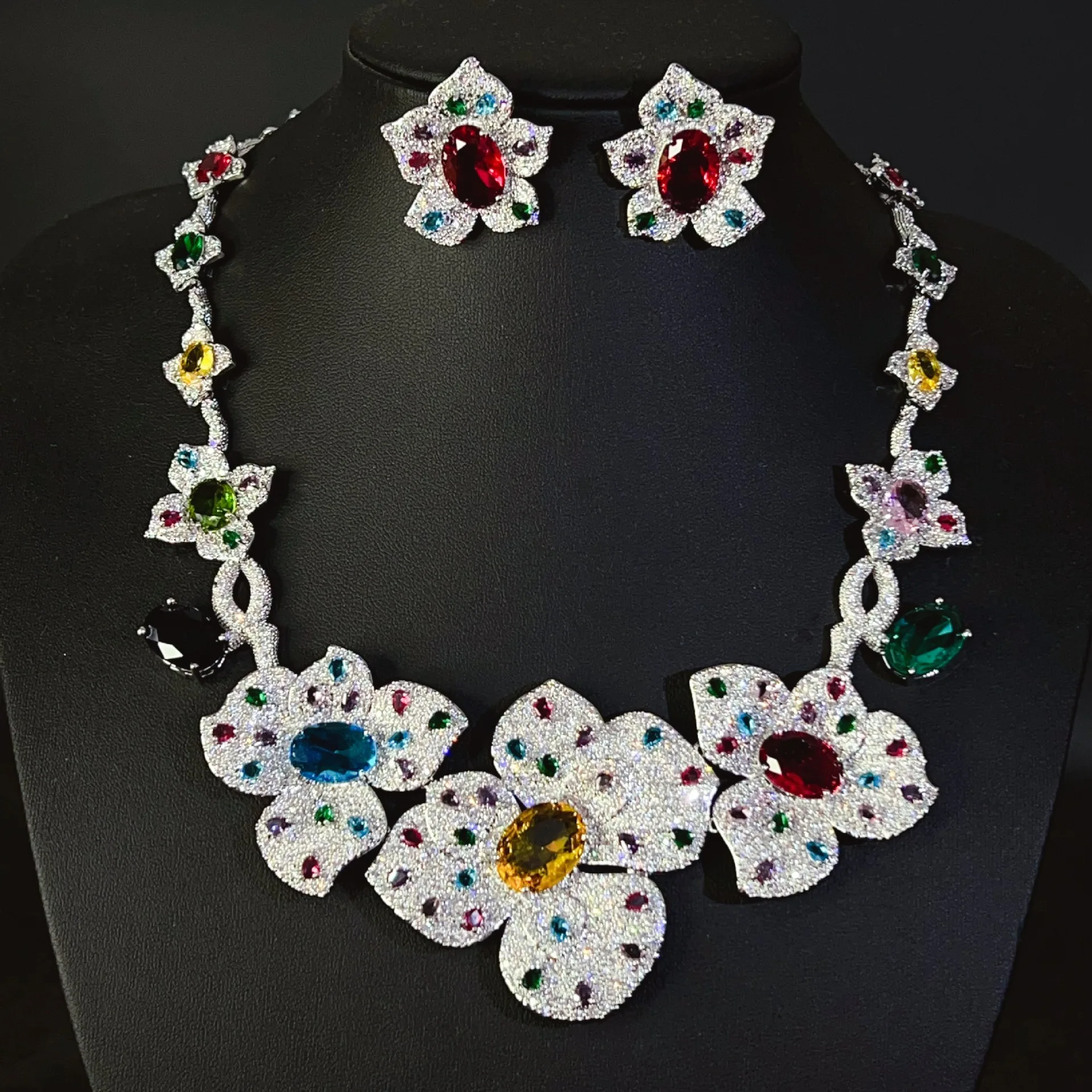 New Light Luxury Silver color Flower 2 Piece Necklace Earrings Women's Dress Suitable for Holiday Wedding Bridal Gift M-782