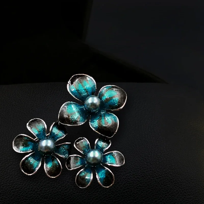Retro Dark Blue Flower Brooch Fashion Suit Shirt Neckline Corsage Luxury Big Pin Clothes Accessory Women Pearl Jewelry Gift 1996