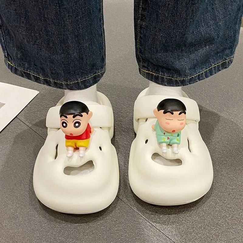 Crayon Shin-chan-zapatos de verano para mujer, zapatos con agujeros, zapatillas para exteriores, sandalias de dibujos animados para exteriores, calzado para jardín de suela blanda, zapato de playa