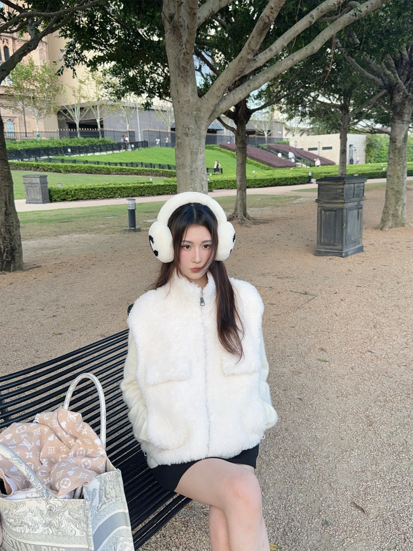 Warm Pure Color Woolen Fur Vest Soft Sheepskin Long Sleeve Short Coat for Women Cleanfit Style Zipper Closure No Hat Included
