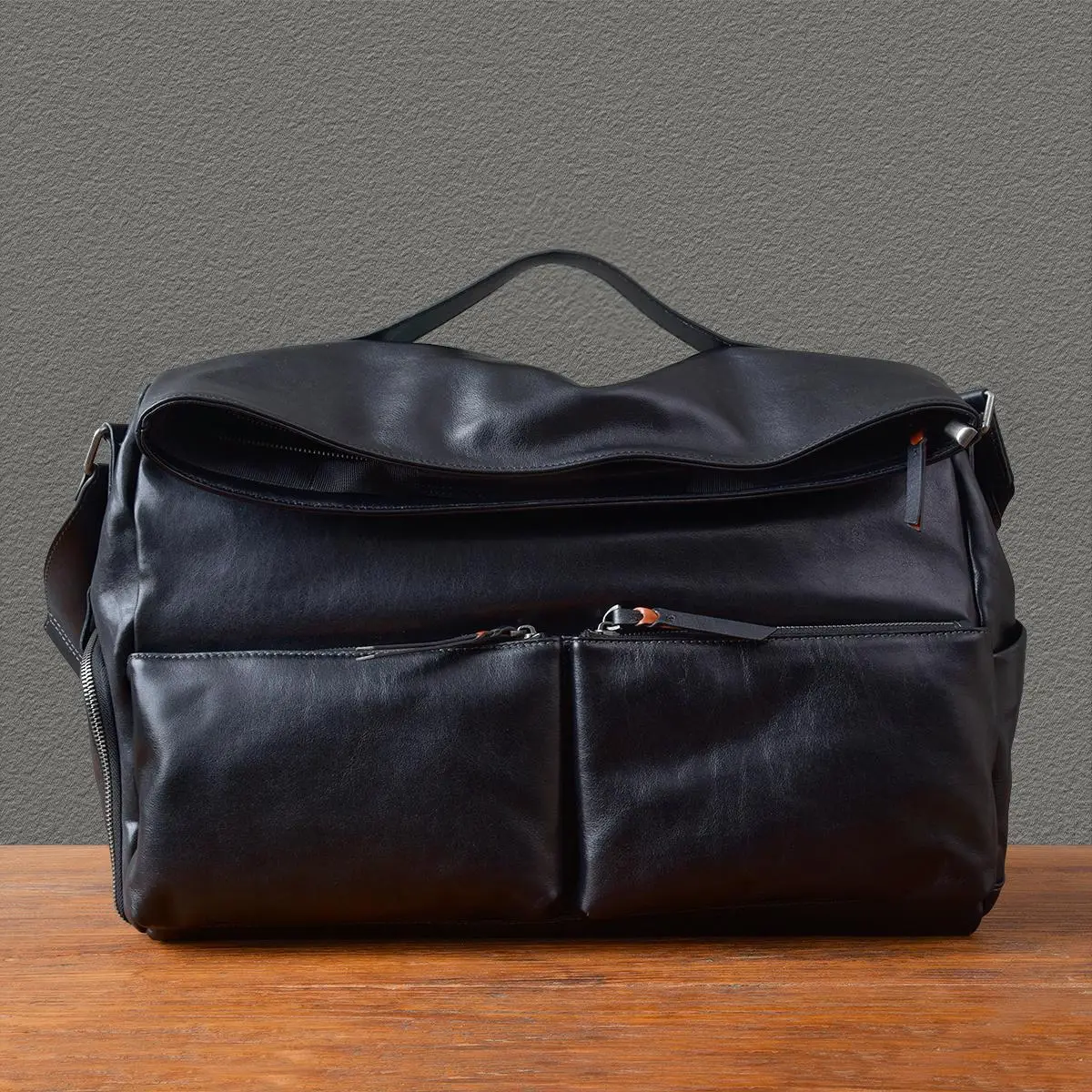 Bolso de viaje de cuero genuino hecho a mano de diseñador informal para hombre, bolsa de fitness para equipaje grande negra de cuero de vaca suave de lujo para deportes al aire libre