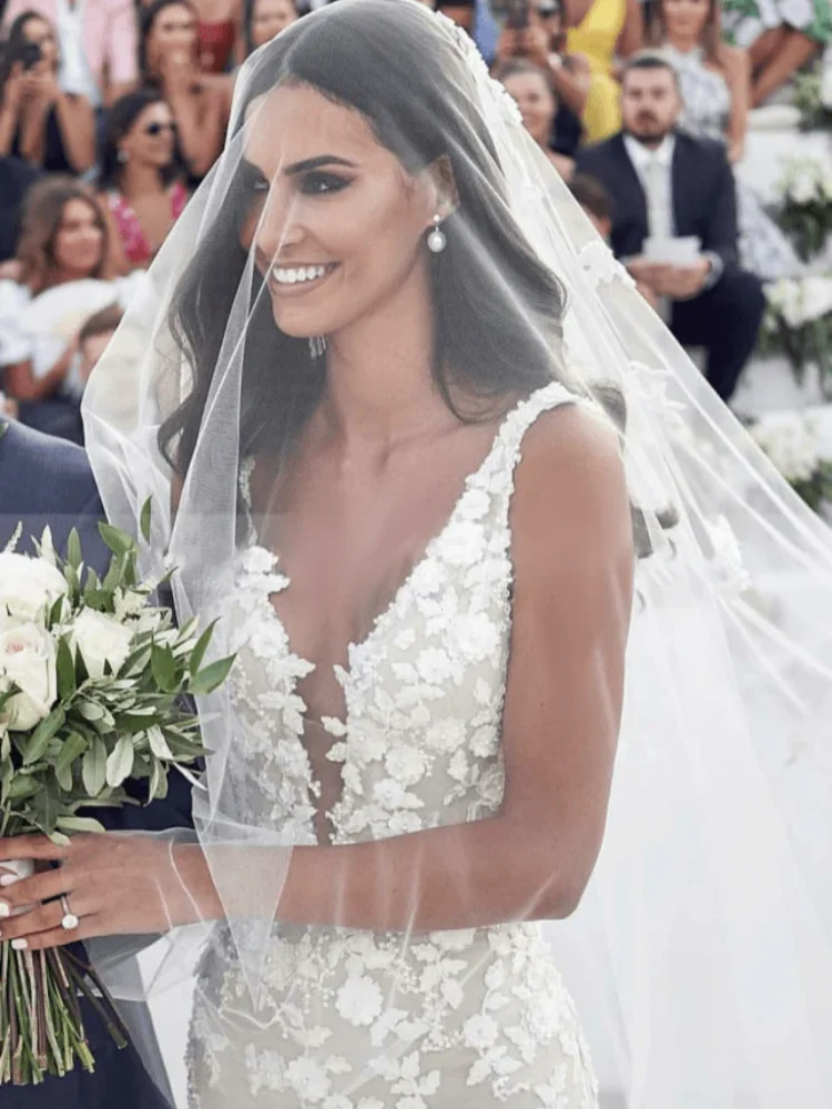 

Customized 2025 Wedding Dress Mermaid Style Lace Embellished Gown Backless Bridal Gown for Engagement with Pleating Detail