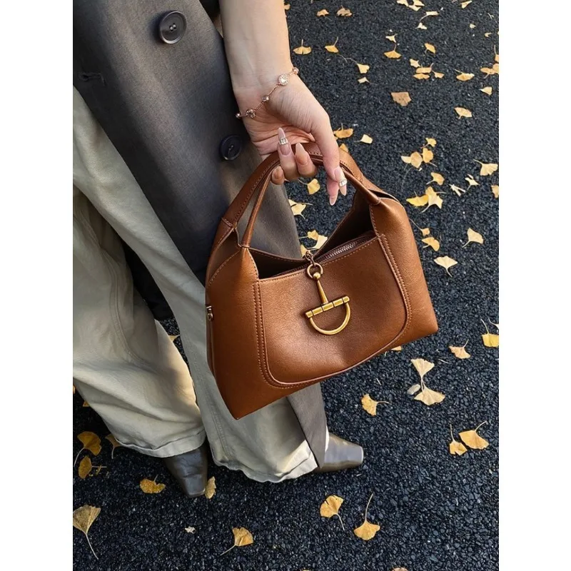 

Premium Retro Handbag Women's Metal Horseshoe Buckle Underarm Bag Shoulder Crossbody Commuter Bag Exquisite Simple Fashionable