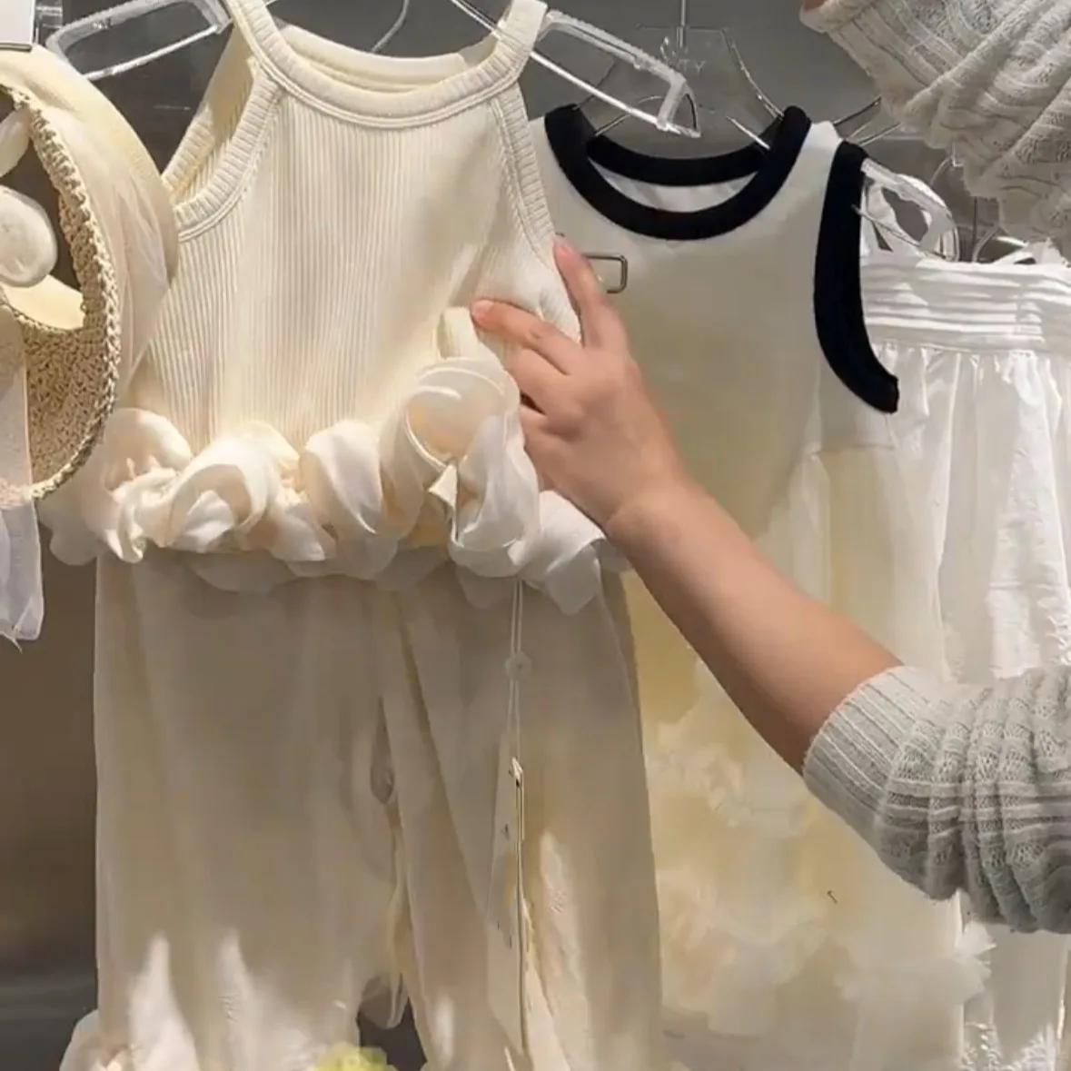 Girls Summer Set 2025 New French Beige Vest Top Long Pant Floral and Stylish Summer Style Two-piece Set