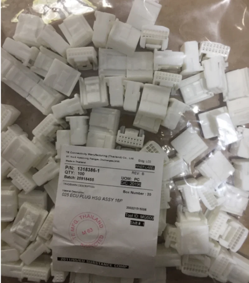 

1318386-1 Connector