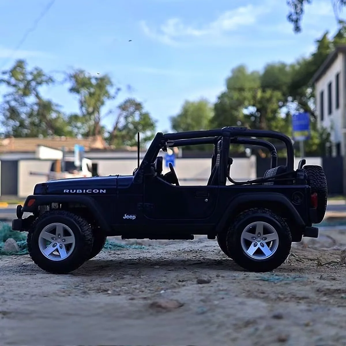 Maisto 1:18 Jeep Wrangler Rubicon coche en miniatura de aleación Diecast Metal vehículos todoterreno modelo de coche colección de simulación juguetes para niños regalo