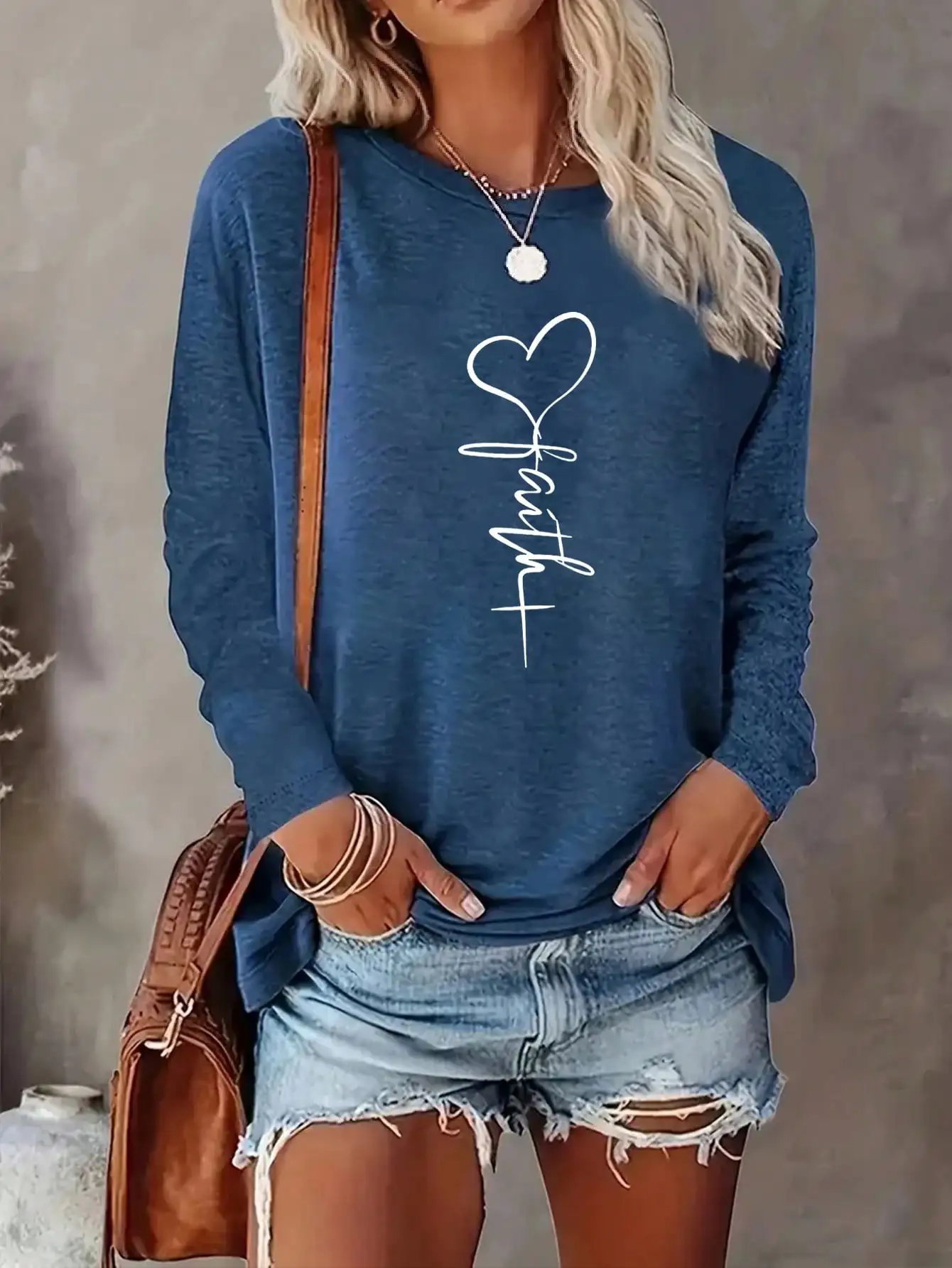 Women's Long-Sleeved Loose Round-Neck Top Elegant Solid Color Polyester Knitted T-Shirt Autumn and Winter Fashion Heart Pattern image 2