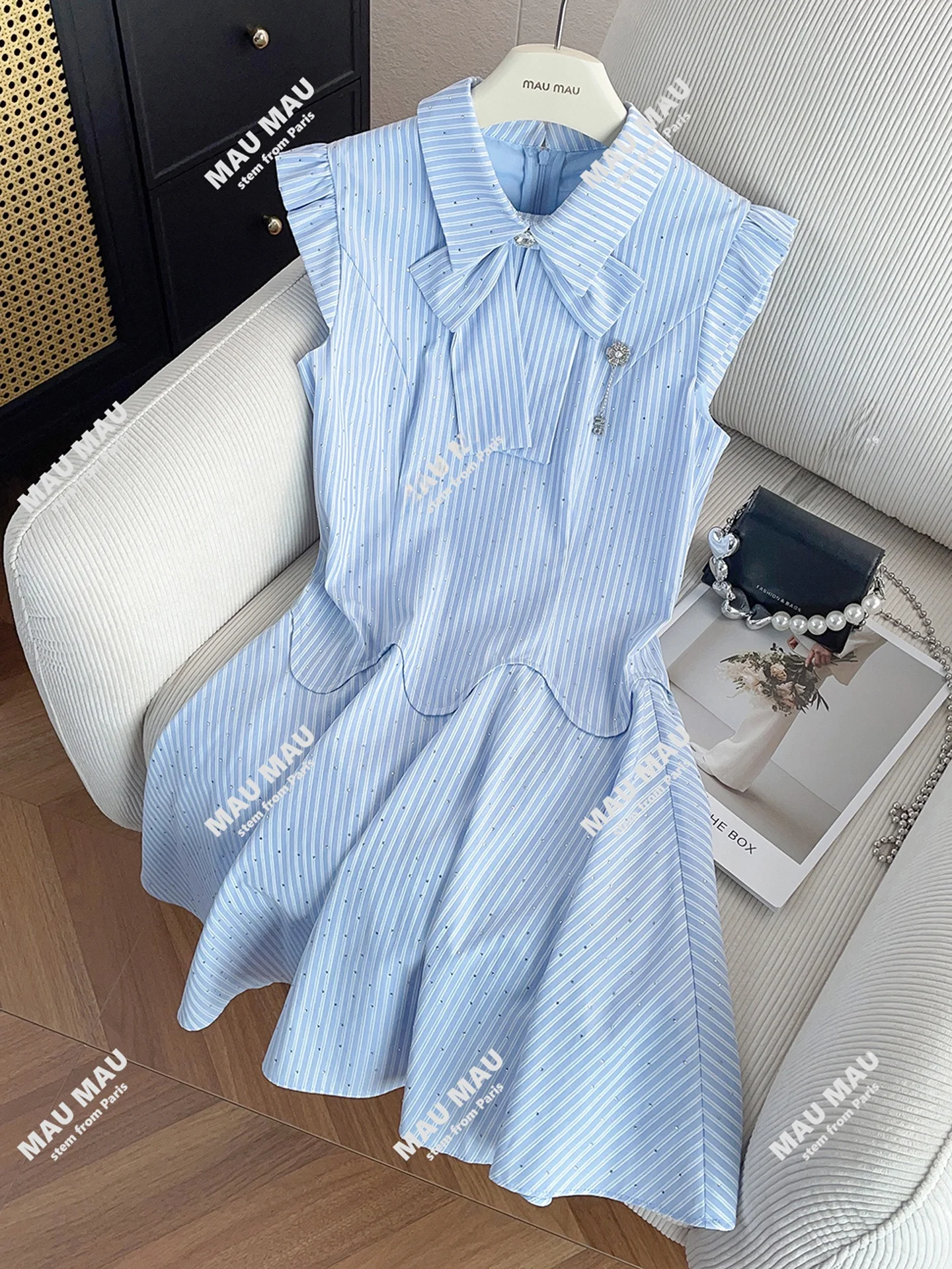 

South Oil High-End Women's Summer 2025 Small Fraance Sle Diamond-Embroidered Knot Turn-down Collar Striped Dr