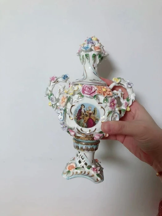 Western antique porcelain flowers, royal figures, ceramic vases, wine cabinet decorations, and ornaments