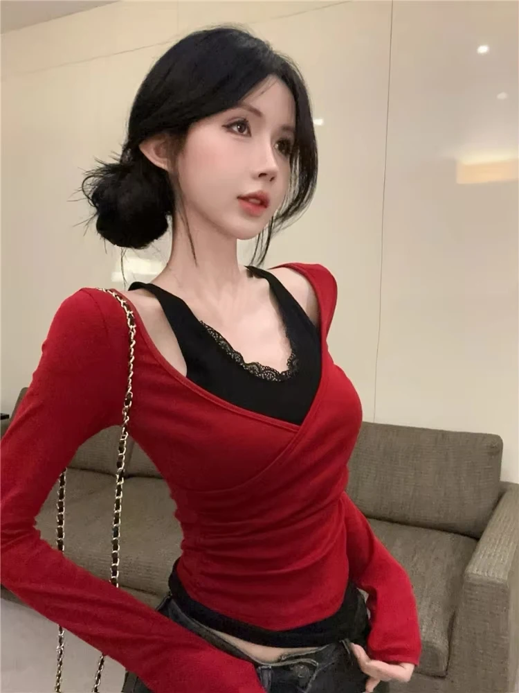 وهمية قطعتين Y2k بلايز النساء الملابس 2025 جديد أزياء من الدانتل المرقعة كم طويل بلايز موضة مثير مطوي Bodycon تي شيرت