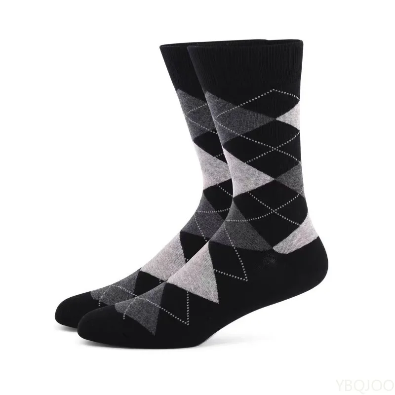 4 paires de chaussettes tube long pour hommes, style business, grande taille, rayées, à la mode, polyvalentes, noires