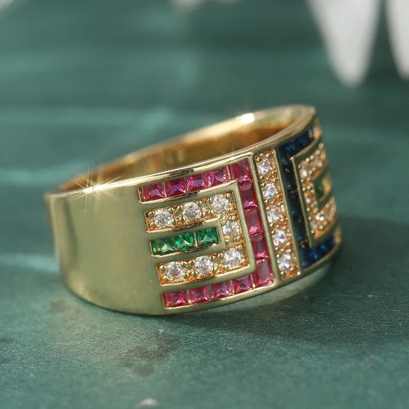 Eleganter, mit mehrfarbigen weißen CZ-Steinen besetzter Damenring, trendige geometrische Form in Goldfarbe, für den täglichen Gebrauch, Partyschmuck, Jubiläumsgeschenk – Detail 3