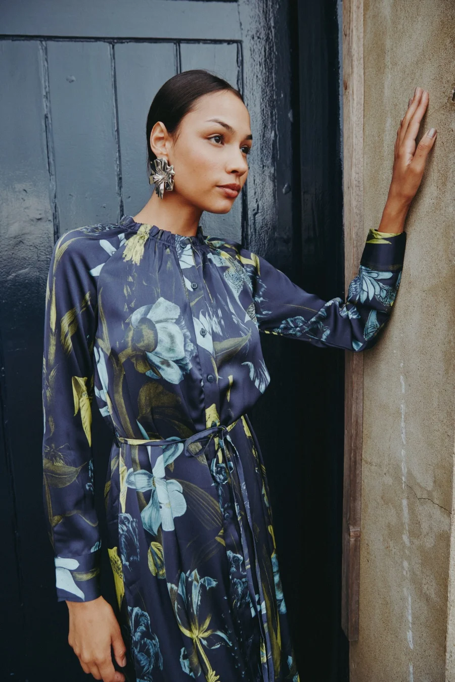 AS AW25 サテンドレスエレガンスレディフリルネック女性服取り外し可能なベルト付き