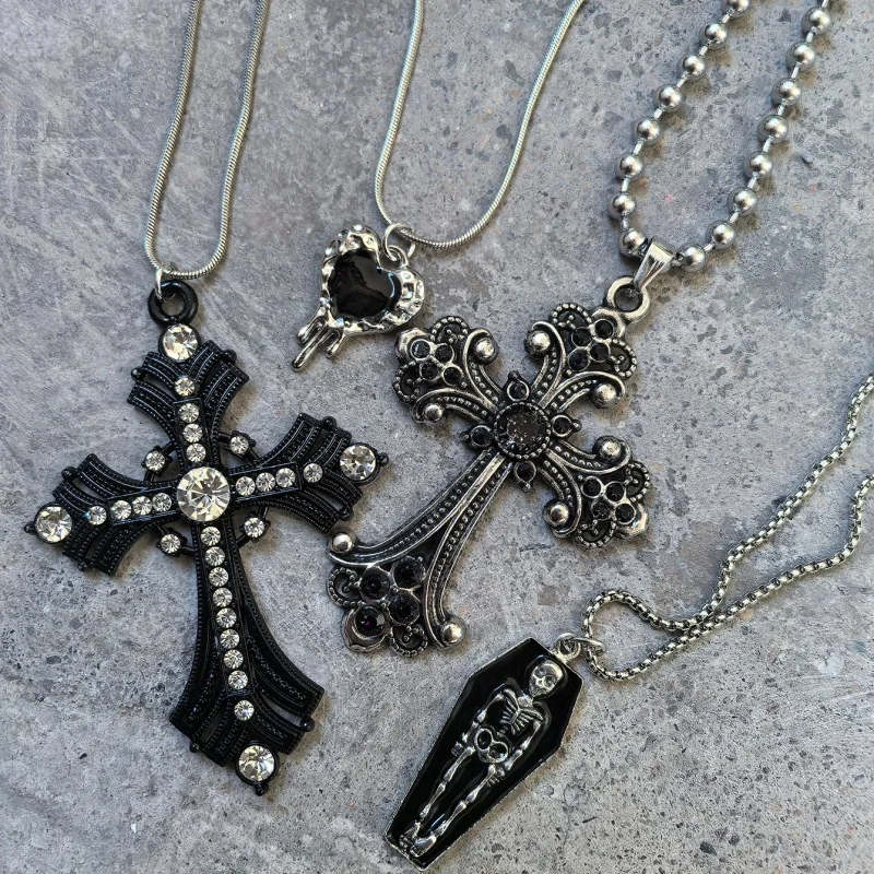 4Pcs Gothic necklace inlaid with rhinestone cross skeleton coffin decoration black cross heart pendant necklace aesthetic jewelr