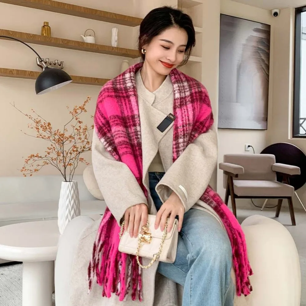 ผ้าพันคอใหม่สำหรับฤดูใบไม้ร่วงและฤดูหนาวปี 2026 ผ้าพันคอพู่ห้อยแบบขัดเงาเพื่อความอบอุ่นและความอเนกประสงค์ในฤดูหนาว