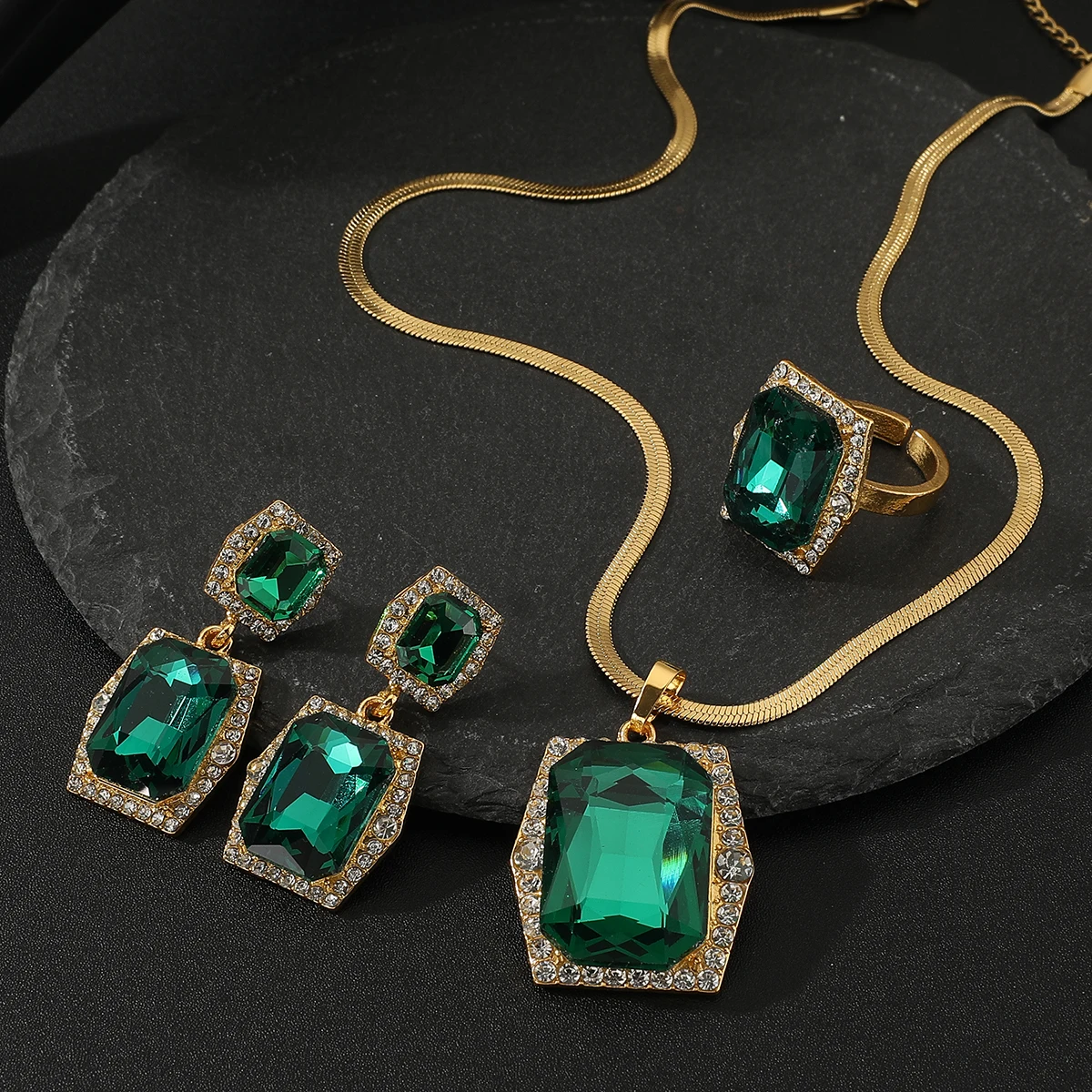 Classic Emerald Pendant Jewelry Sets For Women Zircon Ring Earrings Necklace Wedding Bridal Elegant Christmas Gift