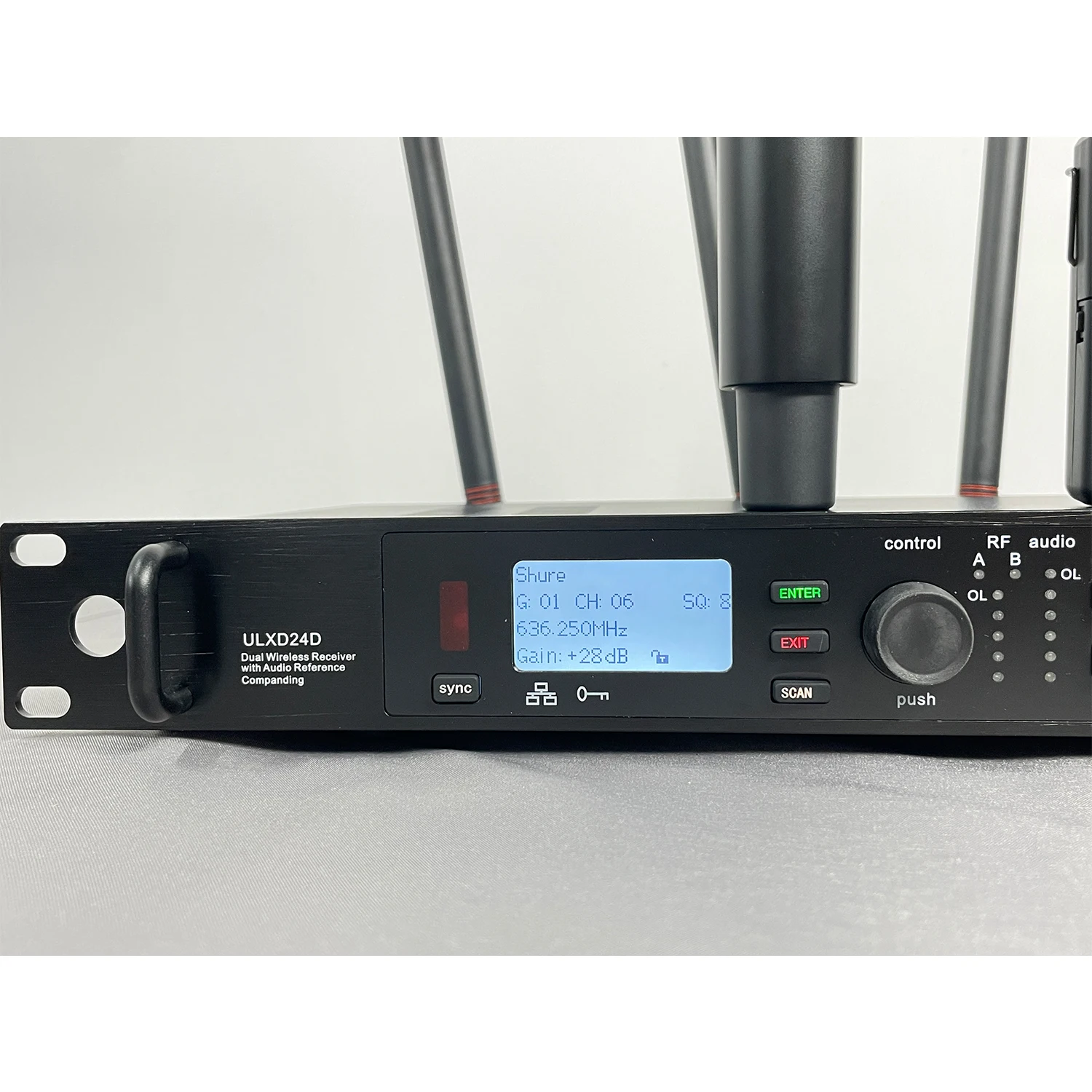 ULXD24D Microfono wireless professionale a 2 canali con microfono auricolare Beta58A per spettacoli teatrali