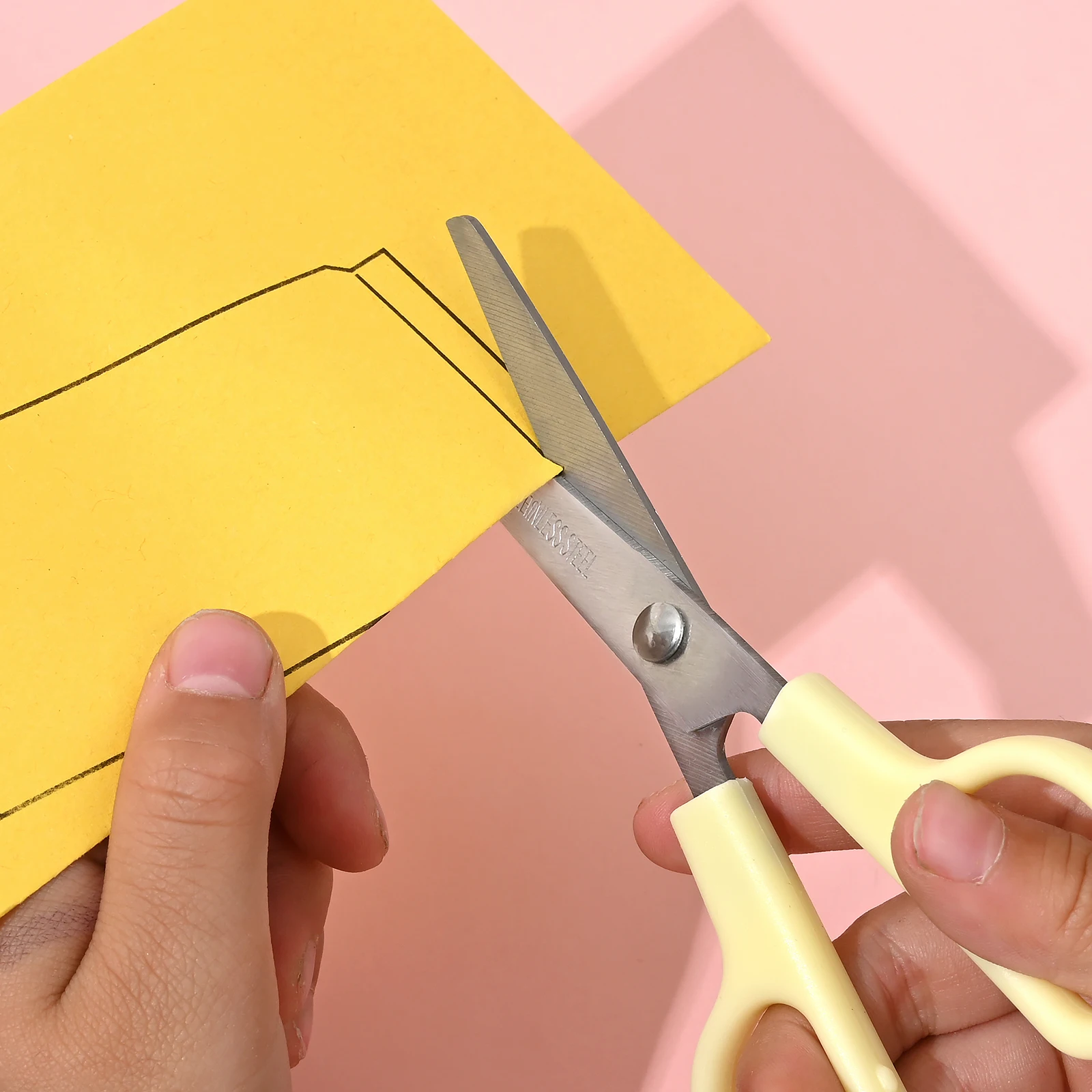 مقص لطيف بسيط للأطفال سلامة الأطفال الطلاب مقص رياض الأطفال مكتب القرطاسية DIY قطع الورق اليدوية سكرابوكينغ