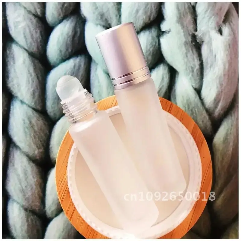 30-ピース-ロット-10-ミリリットル厚いガラスロールオン香水ボトルつや消しエッセンシャルオイルバイアルステンレス鋼ローラーボールとシルバーキャップ