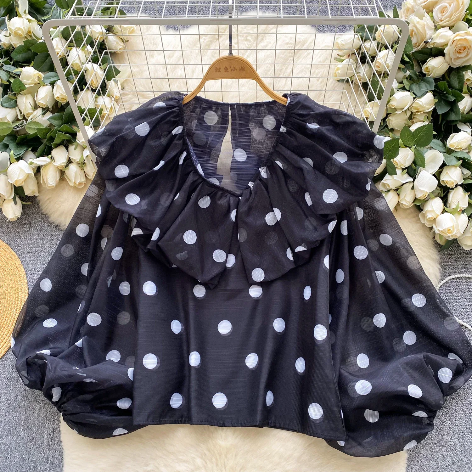 Frühling Neue Süße Polka Dot Lose Hemd Rüschen Design Puff Hülse Weibliche V-ausschnitt Tops Temperament Sheer Casual Frauen Blusen