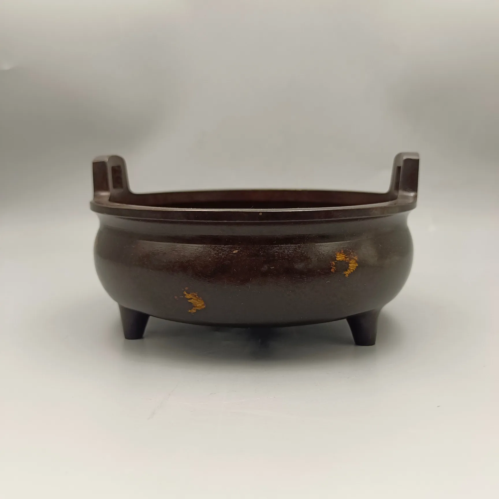 

The Finely Crafted Home Crafts of The Red Copper incense Burner are Suitable for Decoration and Collection