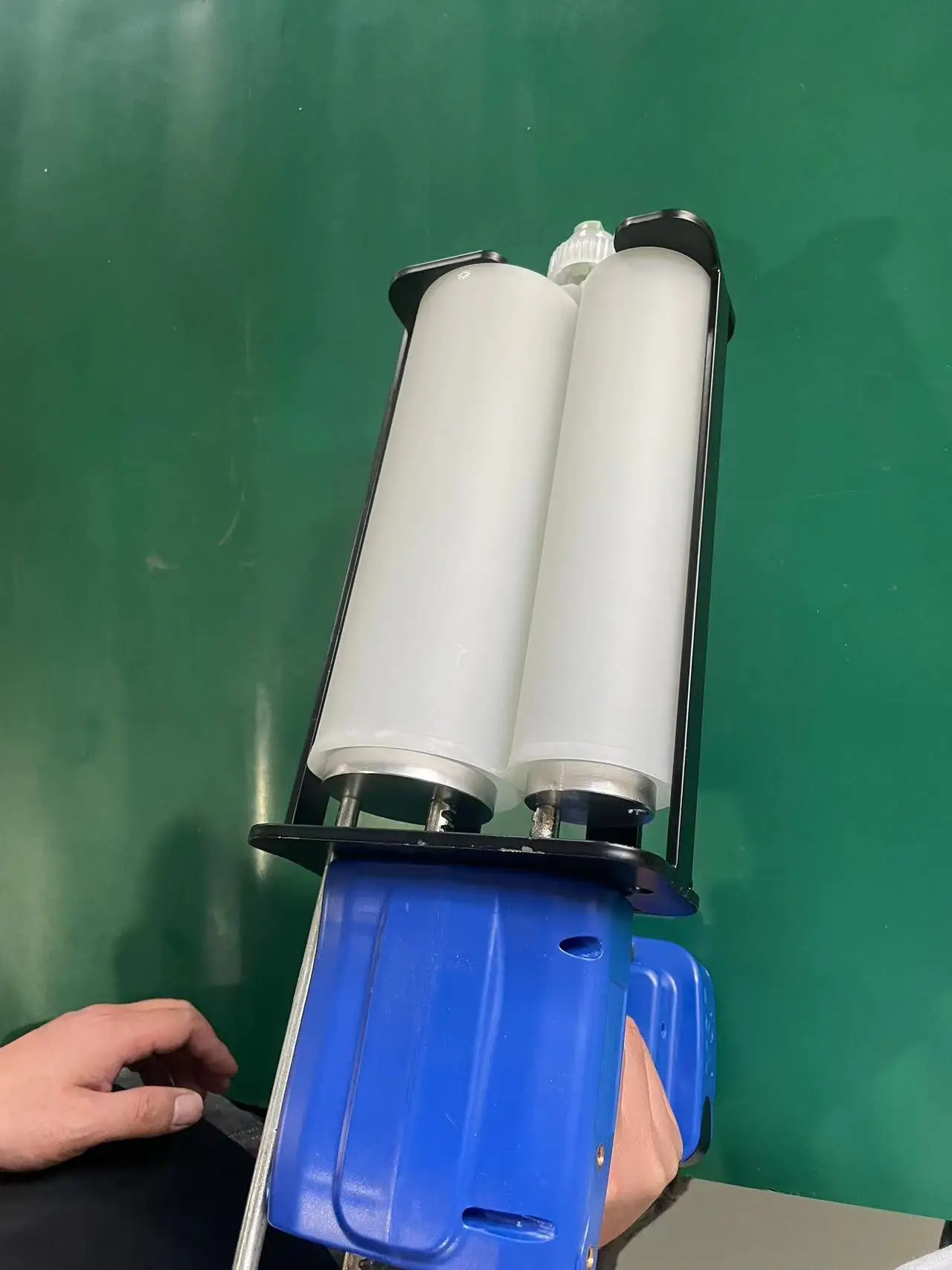1125ml 2:1 Electric Coating Caulking Gun Rechargeable Device Pipe Repair Battery Gun For Pipe Painting