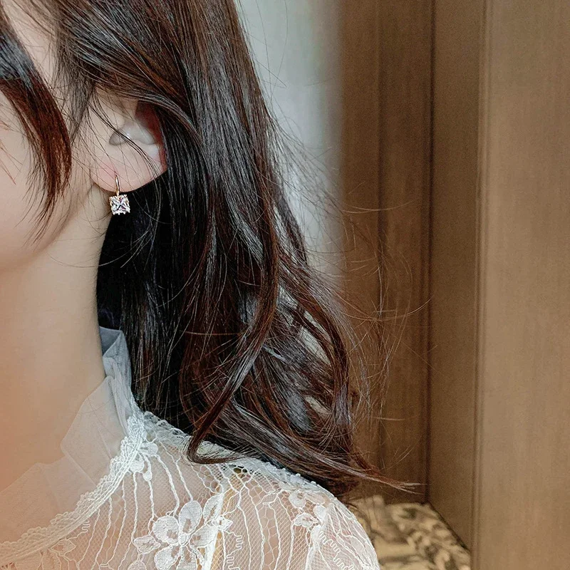 Square Crystal Stone Earrings Copper Material in Gold Plated Clear Black Crystal Stone Fish Hook Earring Women Hot Jewelry